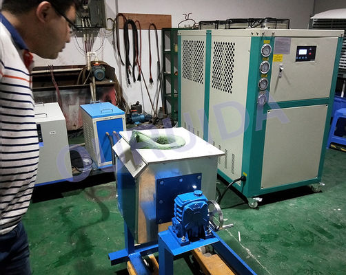 ราคาดี เตาหลอมเหนี่ยวนำแบบกราไฟต์พร้อมระบบหล่อเย็นด้วยน้ำ แหล่งจ่ายไฟ AC สามเฟส 380V 50Hz ออกแบบมาเพื่อการหลอมโลหะ ออนไลน์