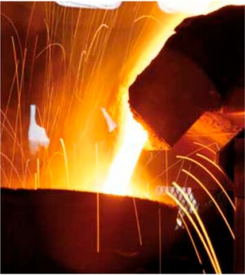 เตาหลอมแบบเหนี่ยวนำระบบระบายความร้อนด้วยน้ำ กำลังไฟ 120KW ความจุ 60 กก. สำหรับอุปกรณ์หลอมโลหะ